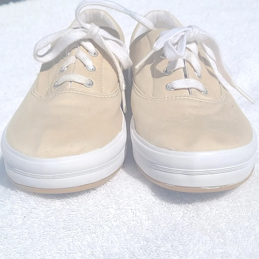 Keds Beige Classic Canvas Sneaker Lace Up Low Top Tennis Shoe Heel Logo Casual
